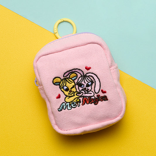 イヤホンの殻も失くさないカラビナ付きポーチ