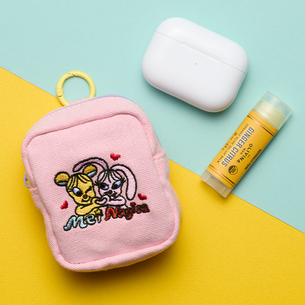 イヤホンの殻も失くさないカラビナ付きポーチ